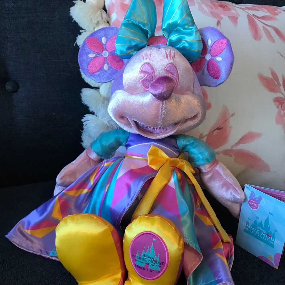 Disney Minnie Main Attraction It’s A Small World